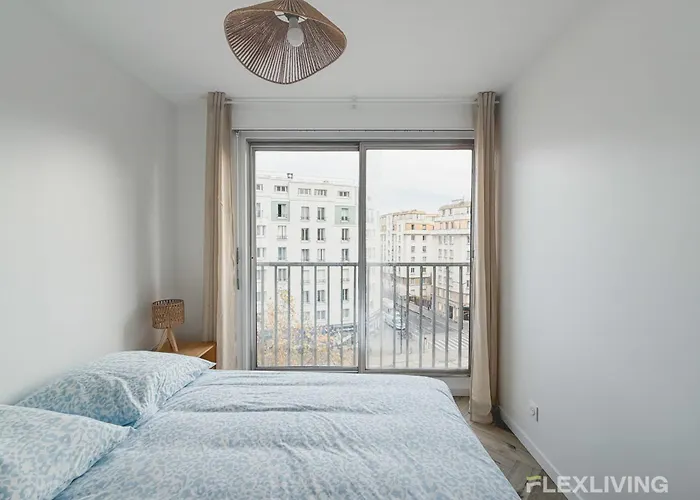 Spacious T7 In 20 Appartement Parijs