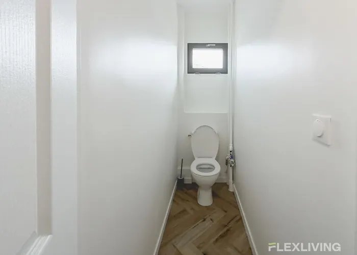 Spacious T7 In 20 Appartement Parijs